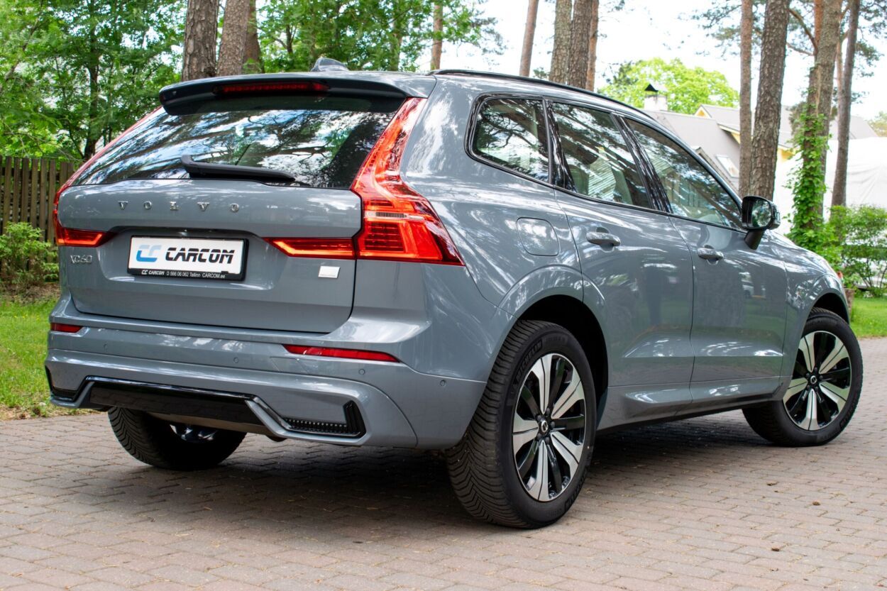 Volvo XC60 2023, photo 2/10