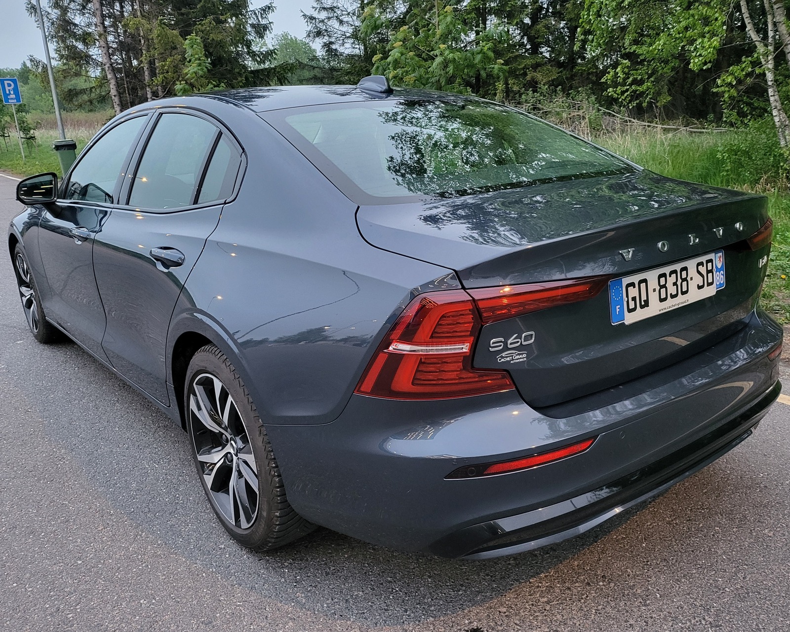 Volvo S60 2023, photo 3/16