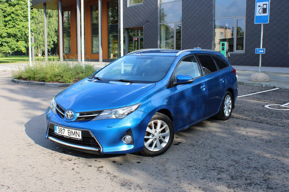 Toyota Auris, 2014, 1.6, 97 kW, petrol, manual, front-wheel drive