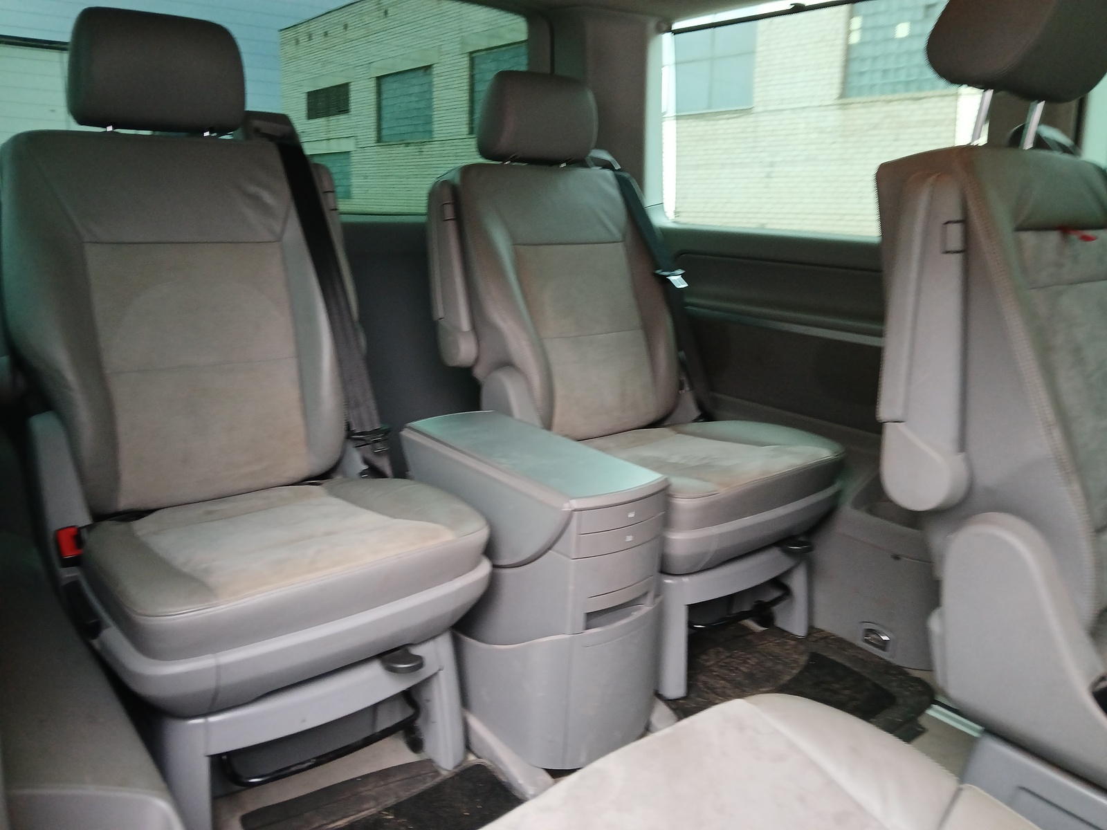 Volkswagen Multivan 2009, photo 5/12