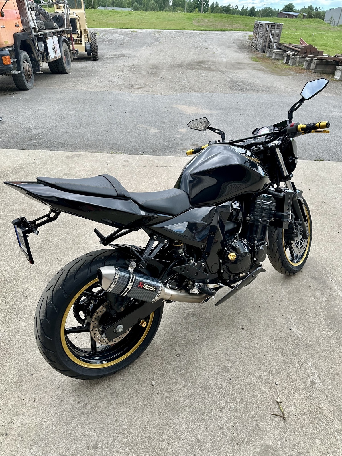 Kawasaki Z 750 2004, kuva 4/11