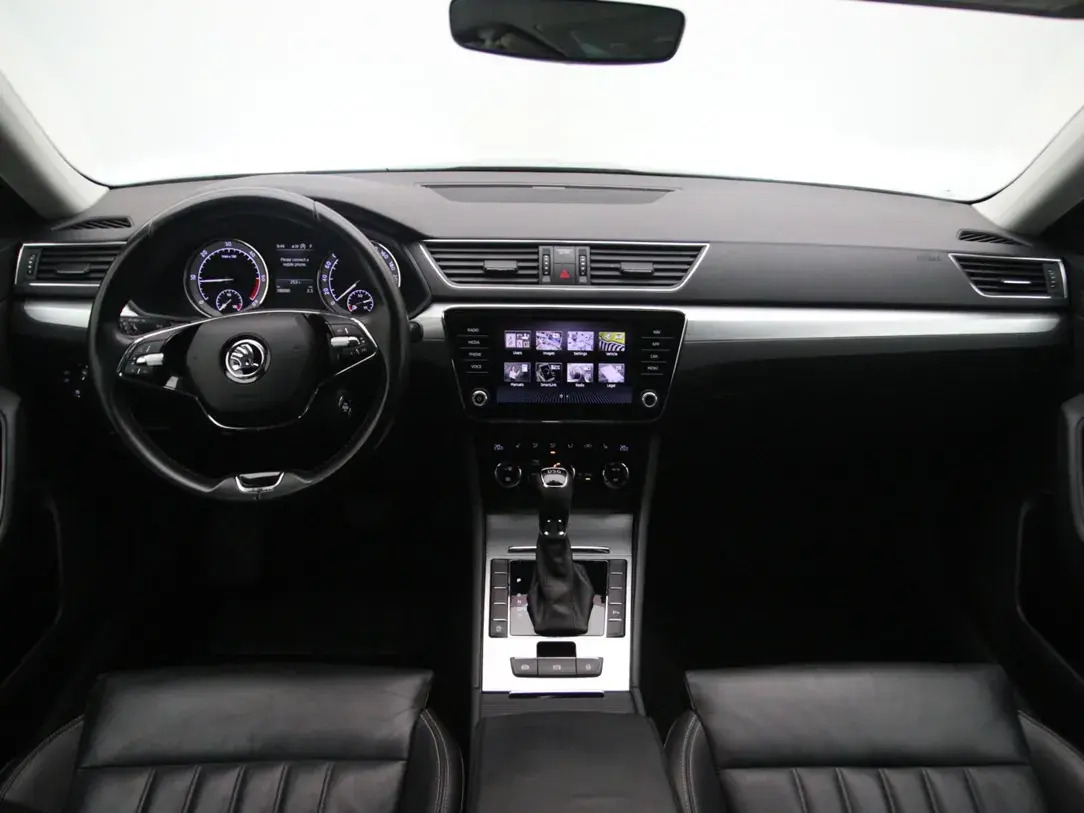 Škoda Superb 2021, photo 2/33