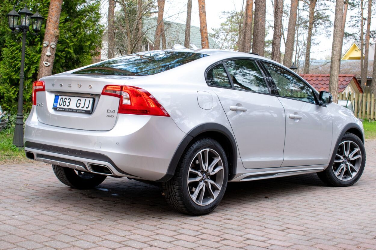 Volvo S60 Cross Country 2015, photo 2/17