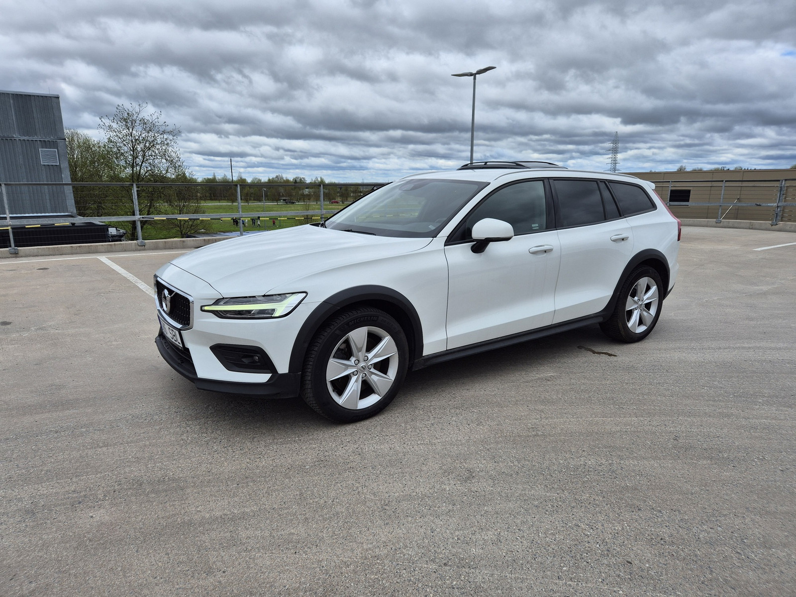 Volvo V60 Cross Country 2019, photo 6/10