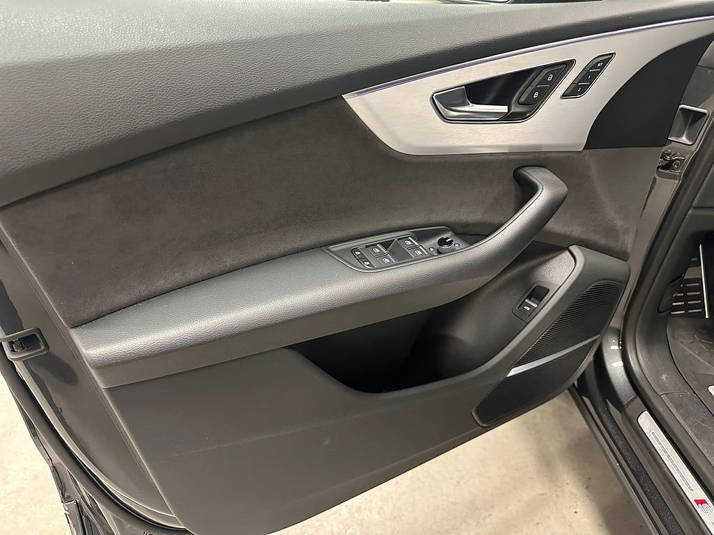 Audi Q8 2020, photo 7/24