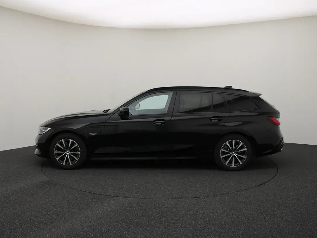 BMW 320 2021, kuva 6/43