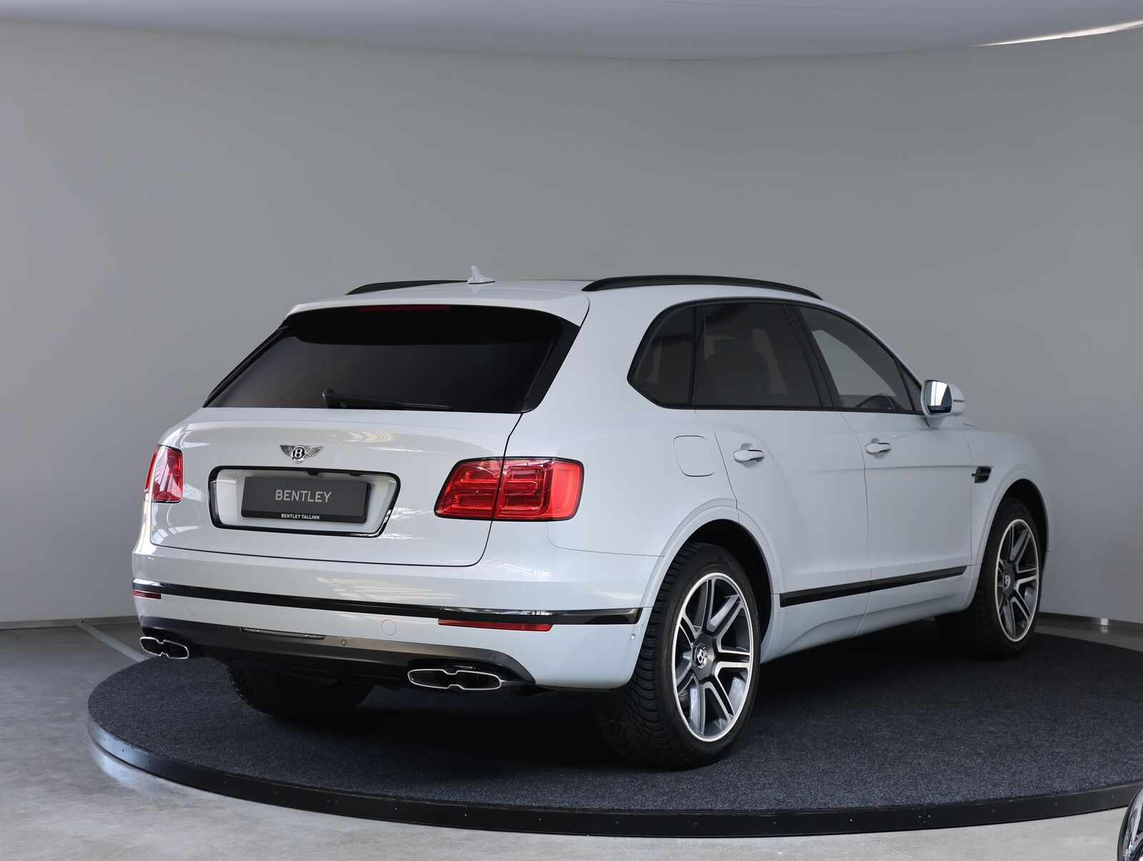 Bentley Bentayga 2019, photo 2/23