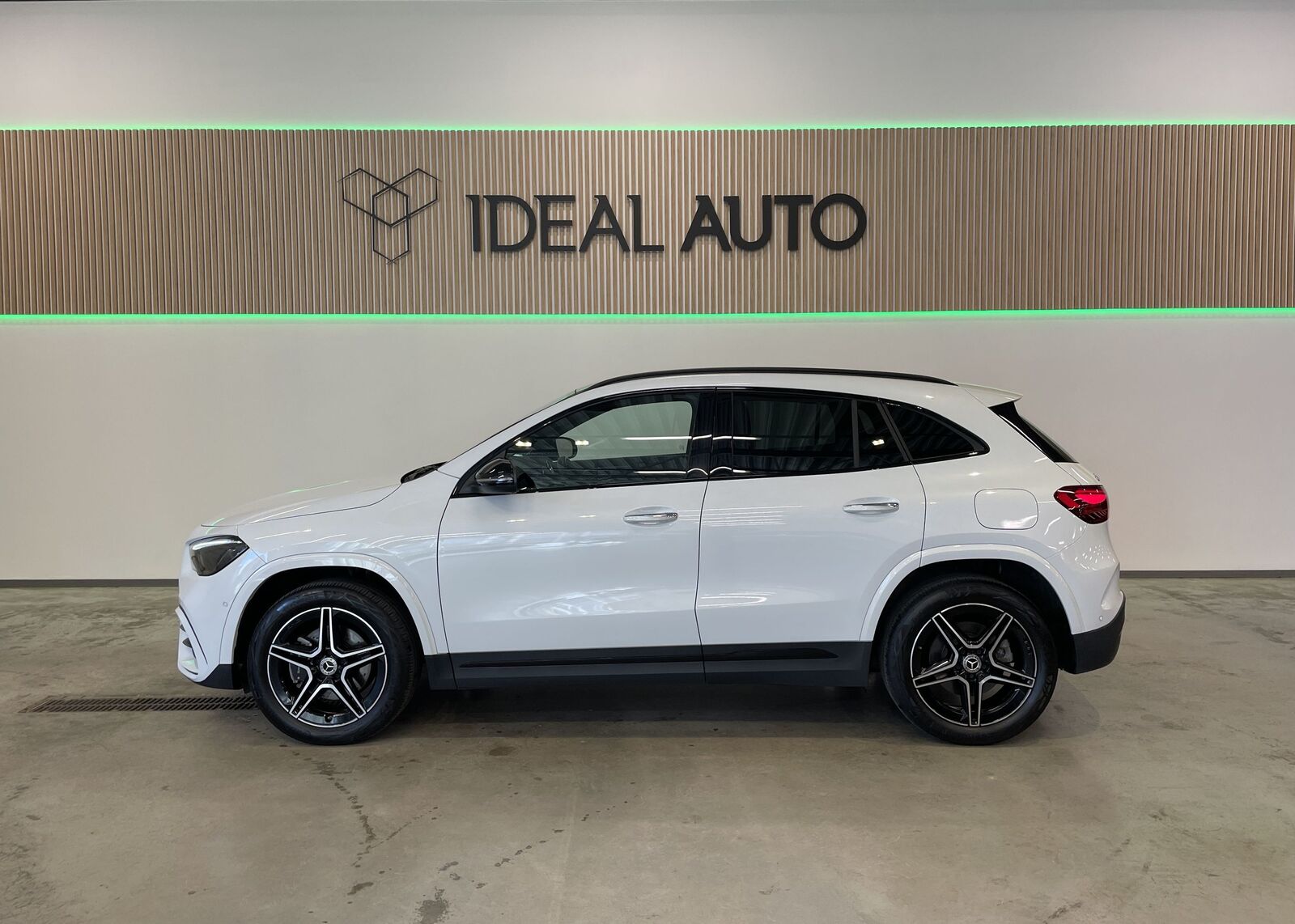 Mercedes-Benz GLA 250 2023, photo 2/10