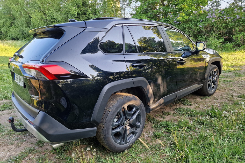 Toyota RAV4, 2022, hybrid (petrol/electric), automatic, four-wheel drive
