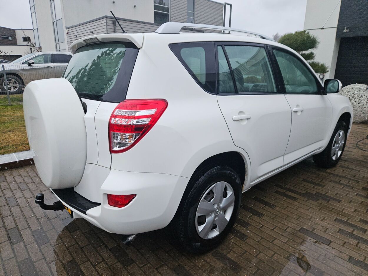 Toyota RAV4 2010, kuva 3/6