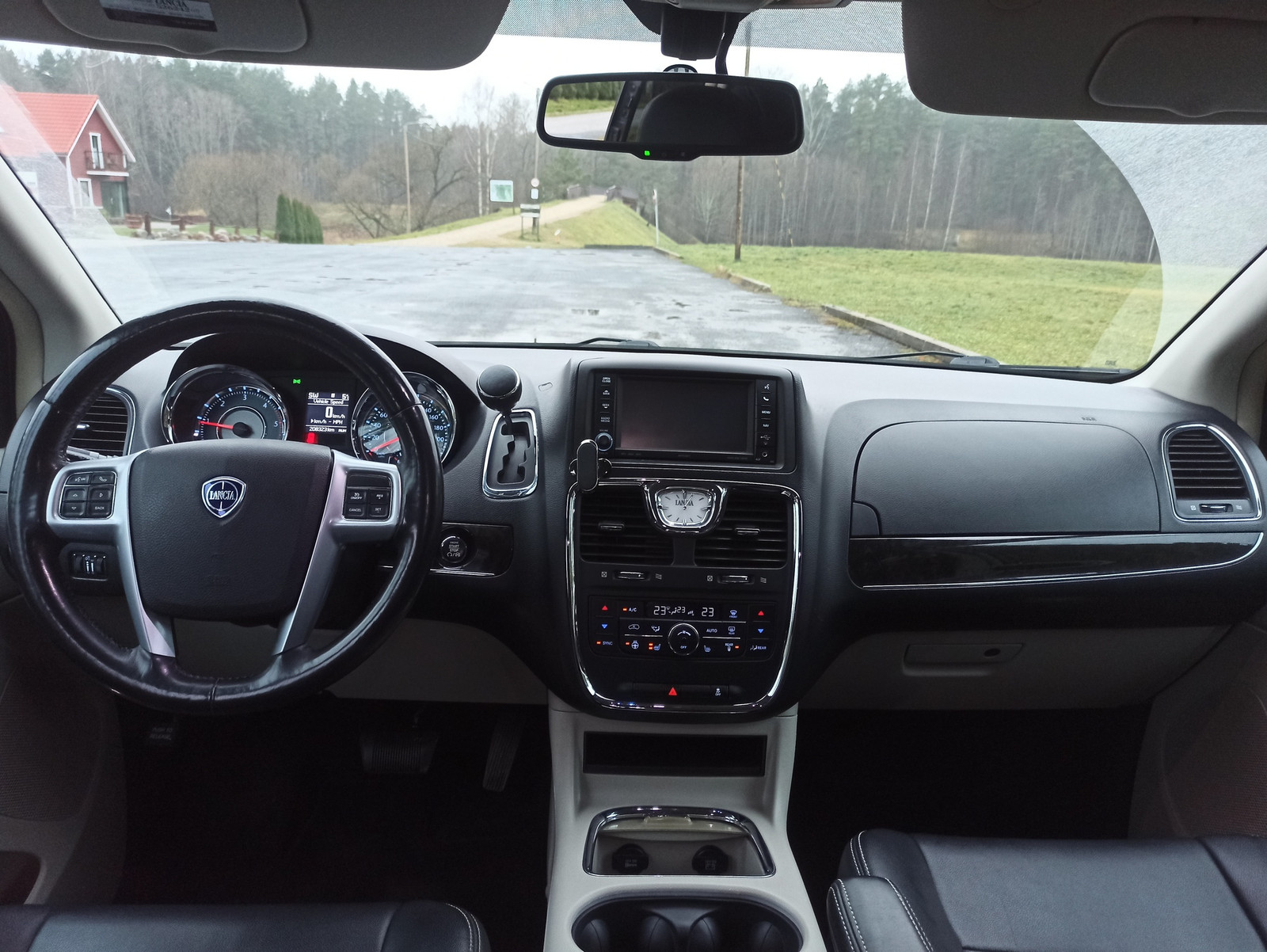Lancia Voyager 2012, kuva 7/18