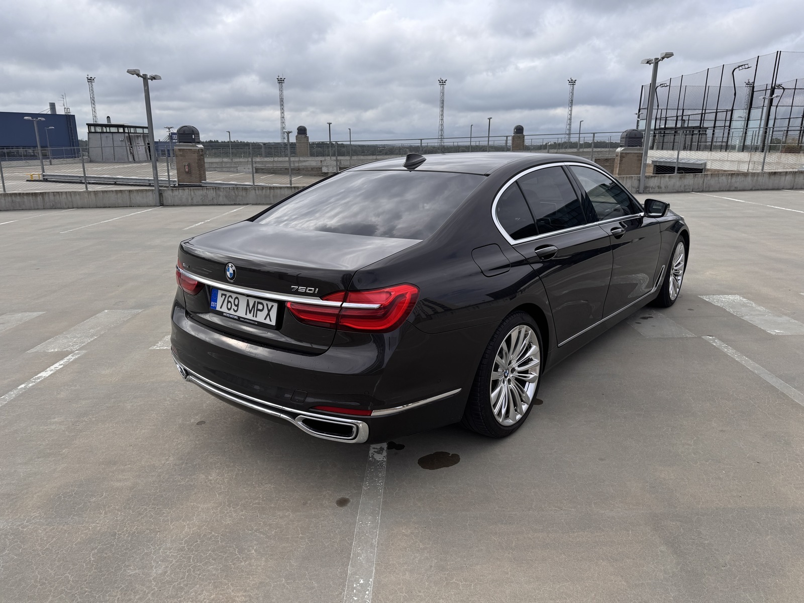 BMW 750 2016, kuva 3/8