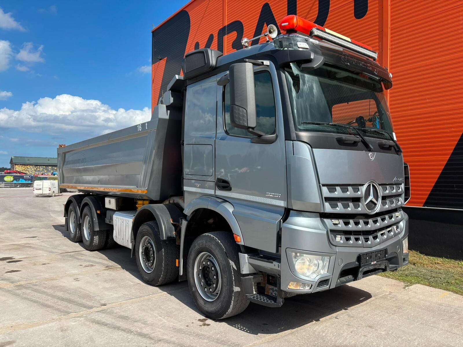 Mercedes-Benz Arocs 3251 8x4 2015, kuva 7/10