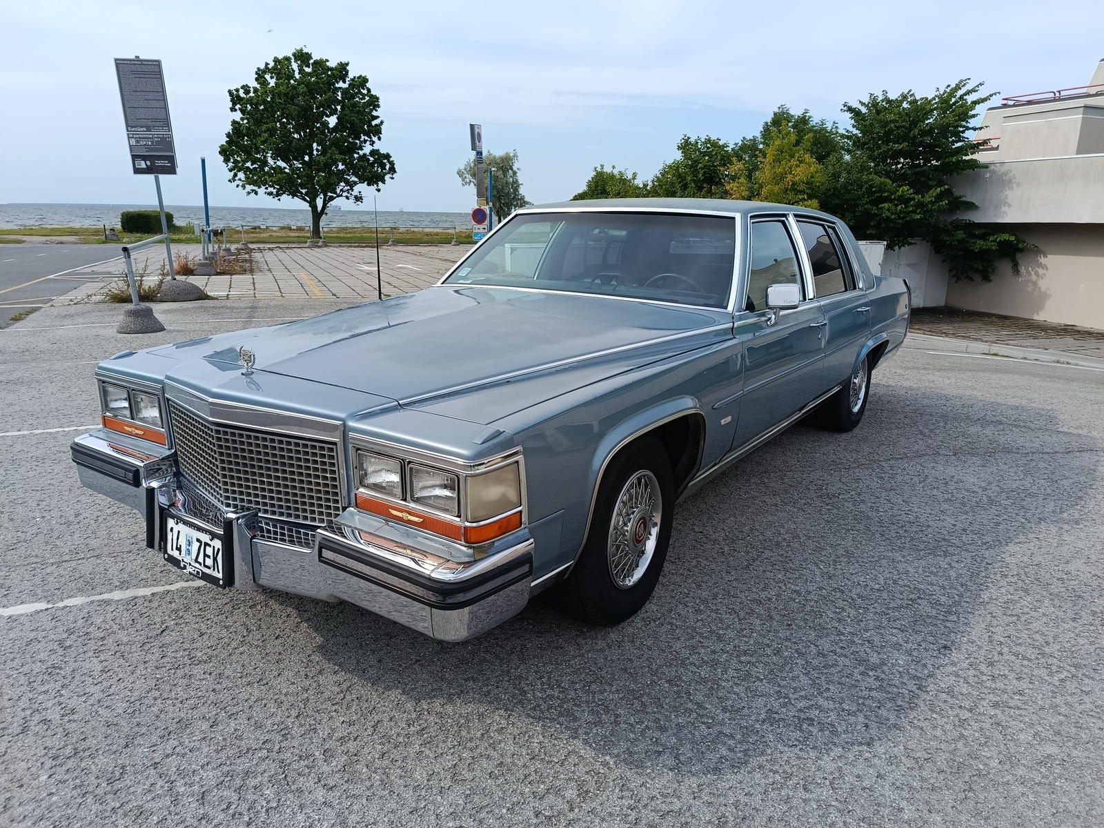 Cadillac Brougham 1986, kuva 7/11