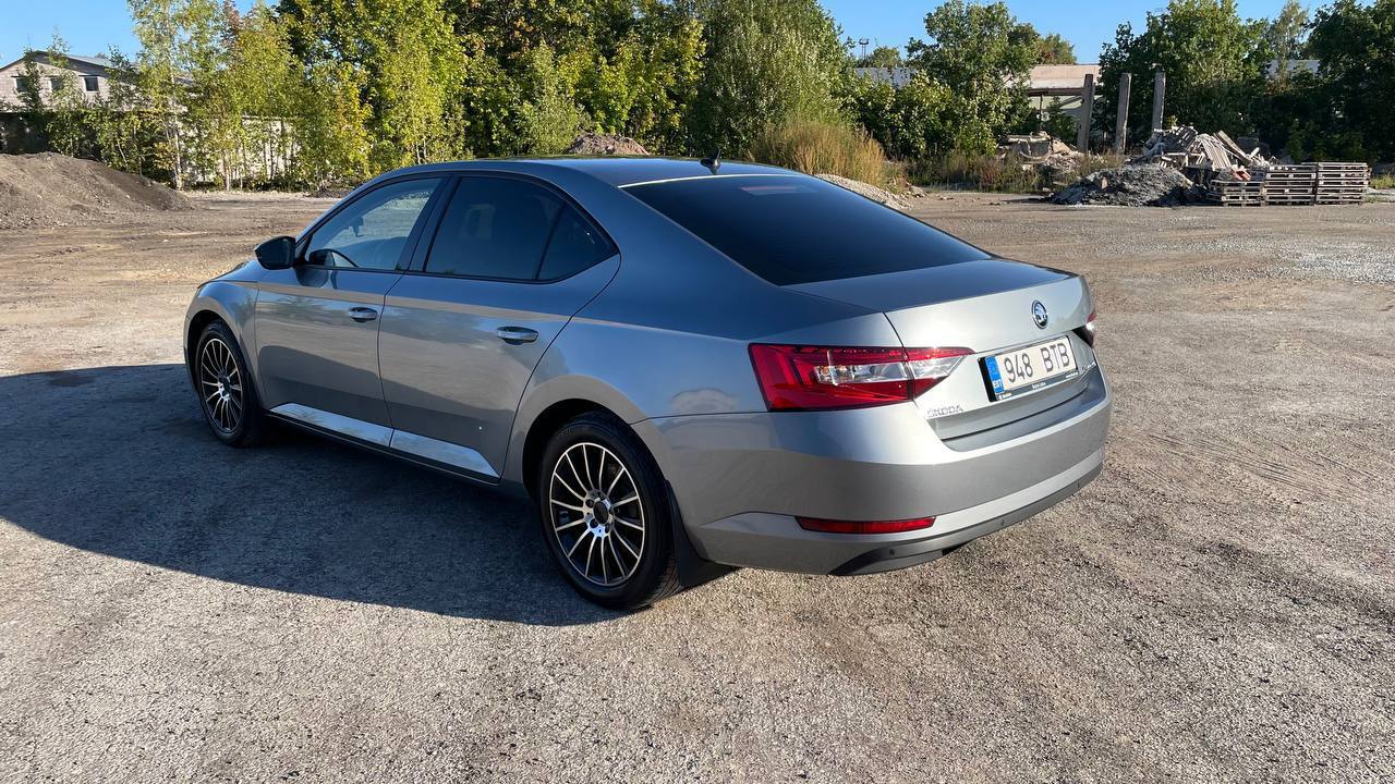 Škoda Superb MK3 2017, photo 4/9