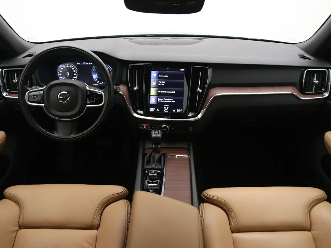 Volvo V60 Cross Country 2019, photo 2/40