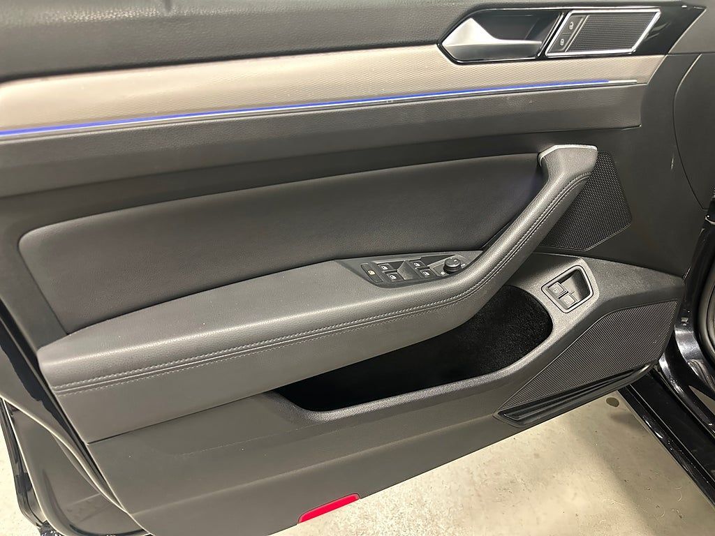 Volkswagen Passat 2016, photo 6/23