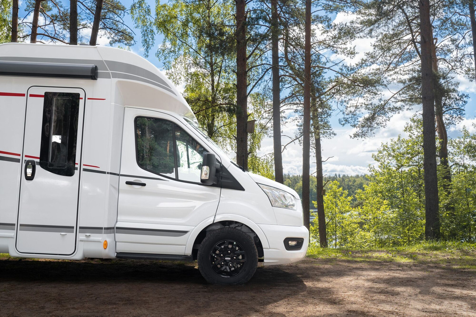 Ford LMC Tourer Lift H664 G 2025, photo 6/17