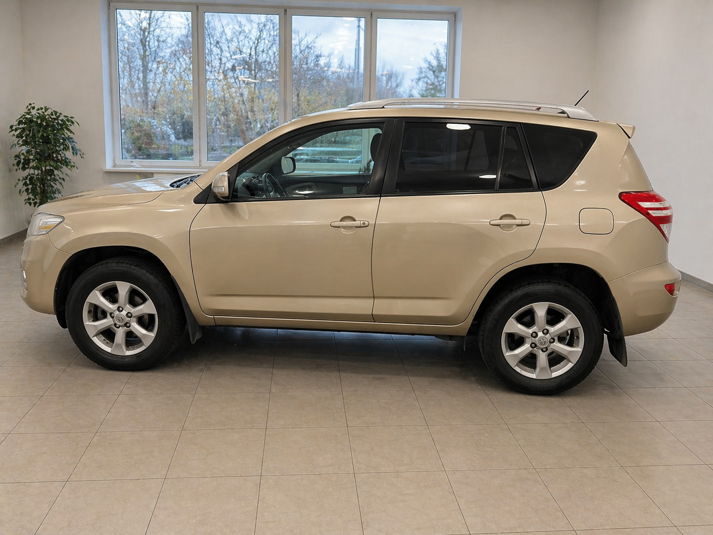 Toyota RAV4 2.0 116kW 2011, kuva 7/16