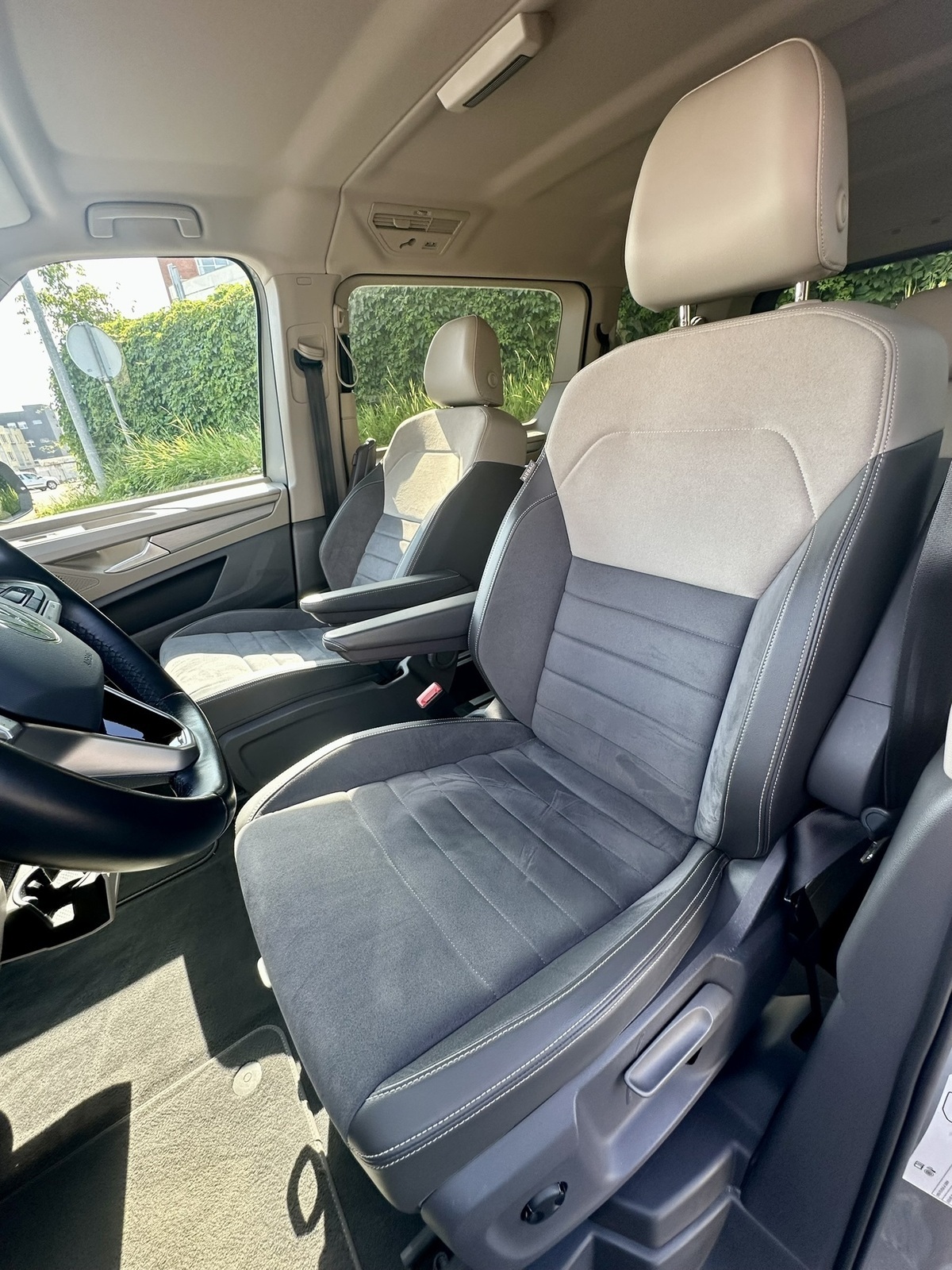 Volkswagen Multivan 2023, photo 6/18