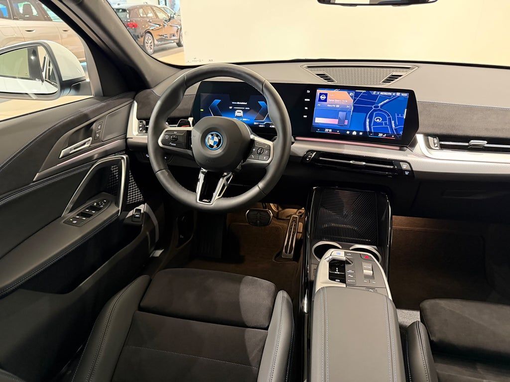 BMW iX2 2025, photo 5/10
