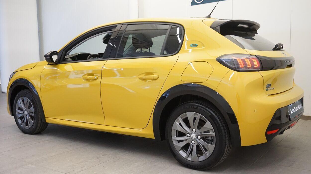 Peugeot 208 2023, photo 4/10