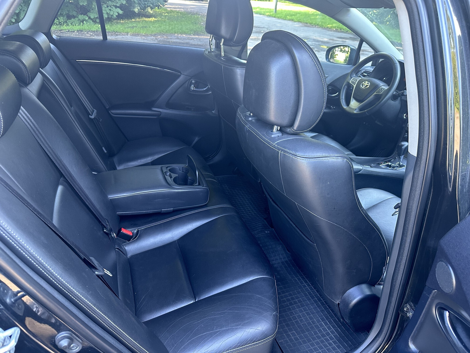 Toyota Avensis 2011, photo 5/17