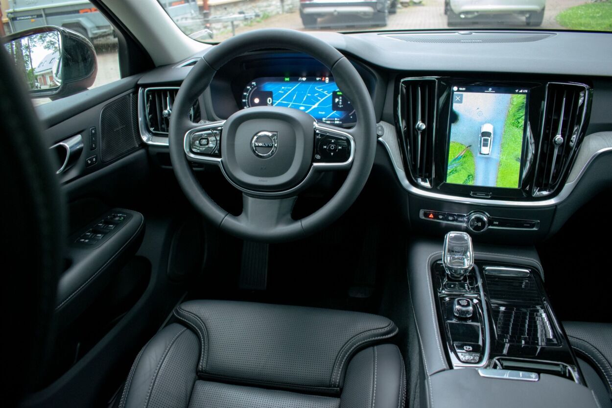 Volvo V60 2022, photo 3/10