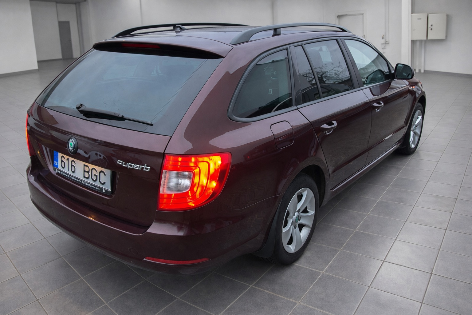 Škoda Superb 2012, kuva 4/18
