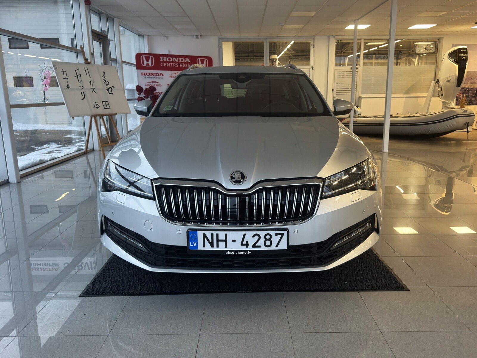 Škoda Superb 2022, photo 2/22