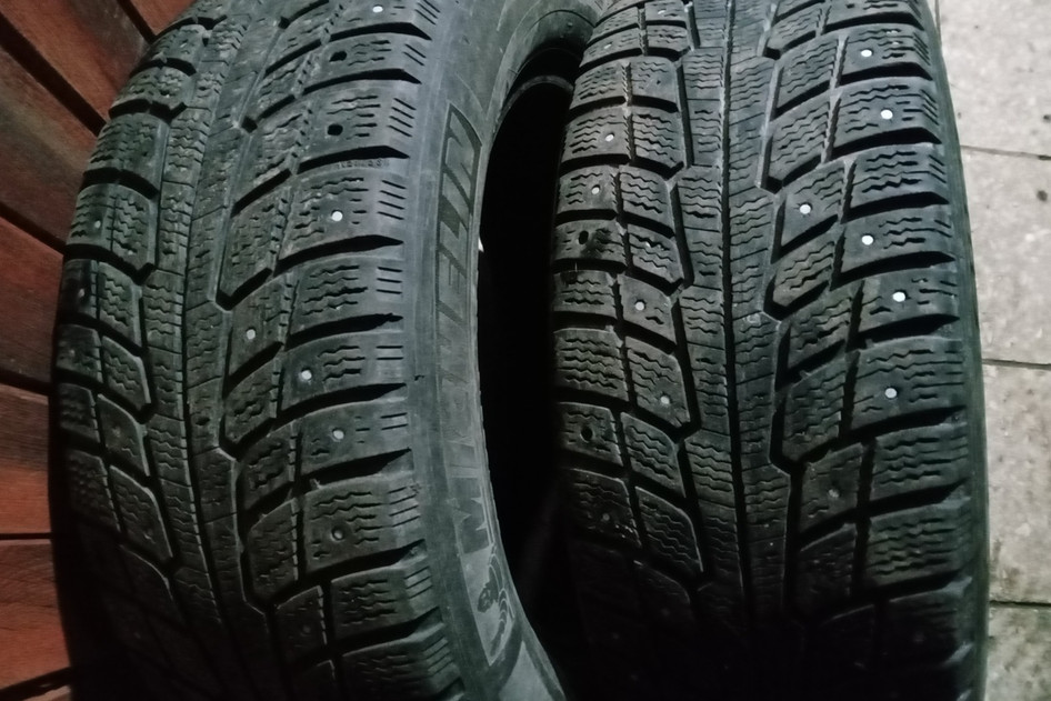 Lietots studded tire 205/60R16 Michelin X-Ice North