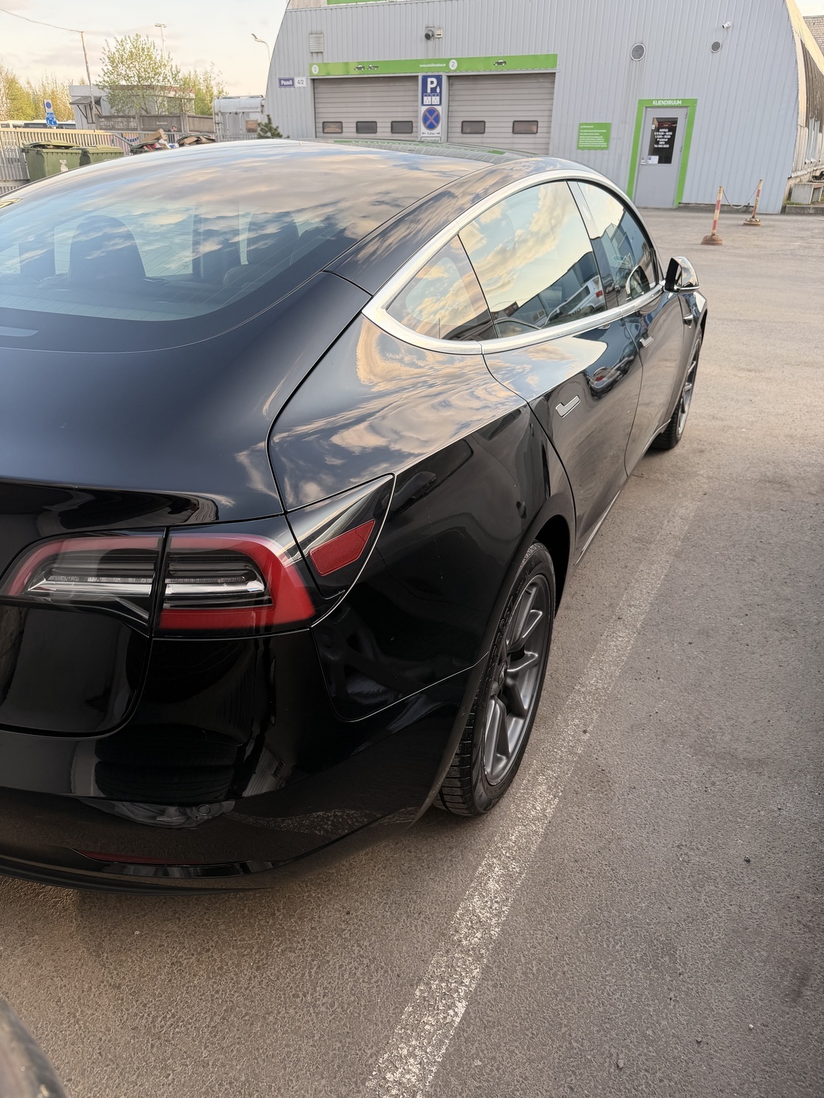 Tesla Model 3 2019, kuva 3/7