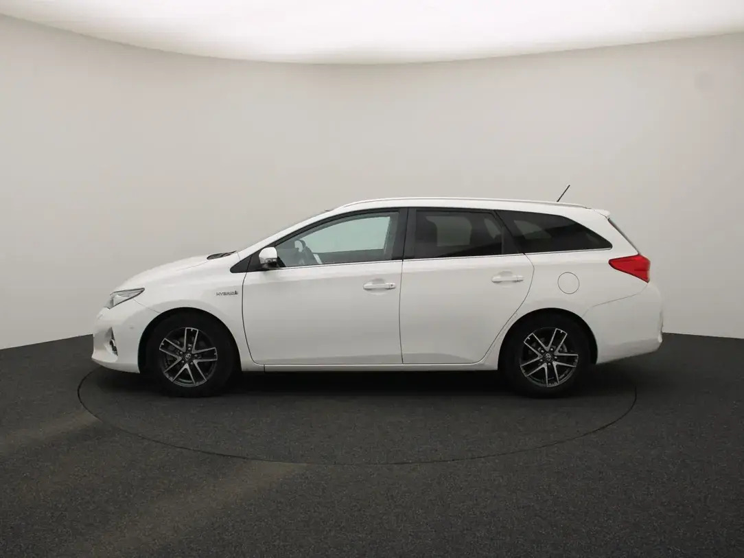 Toyota Auris 2014, kuva 6/10