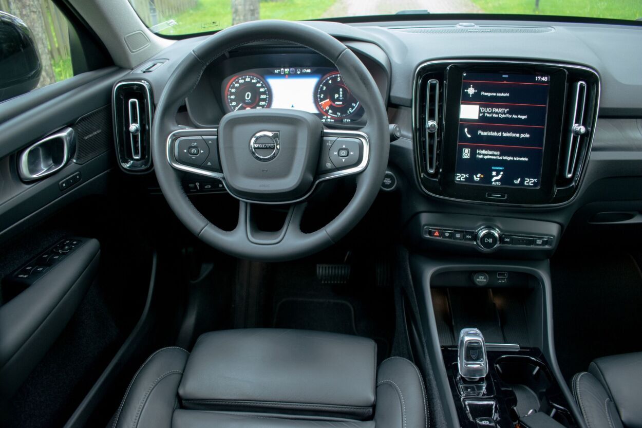 Volvo XC40 2022, photo 3/18