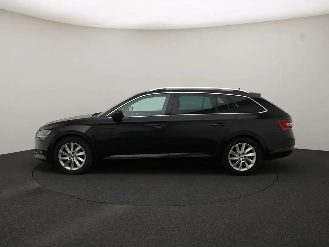 Škoda Superb 2018, photo 6/10