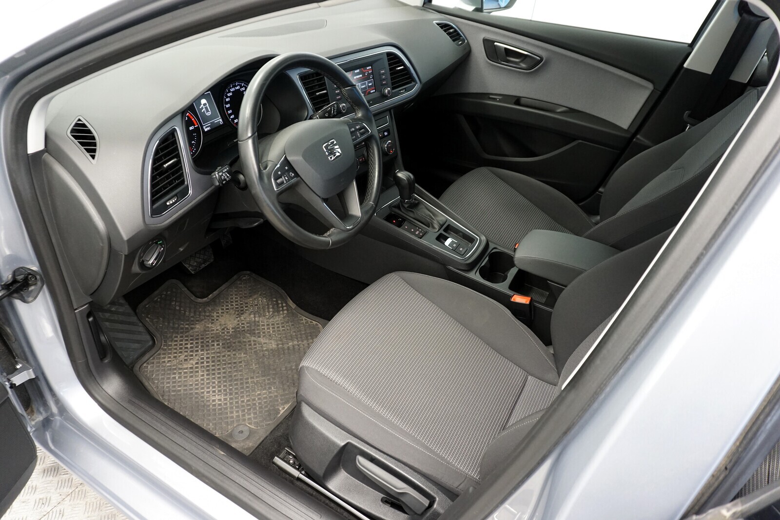 SEAT Leon 2020, kuva 4/8