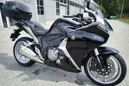 Honda VFR 1200FD, 2011, 1.2, 127 kW, бензин, автомат, задний привод