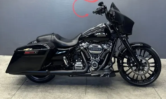 Harley-Davidson Street Glide, 2024, 1.9, bensiin, manuaal, tagavedu