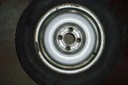 Kasutatud valuvelg+suverehv 175/70R13,