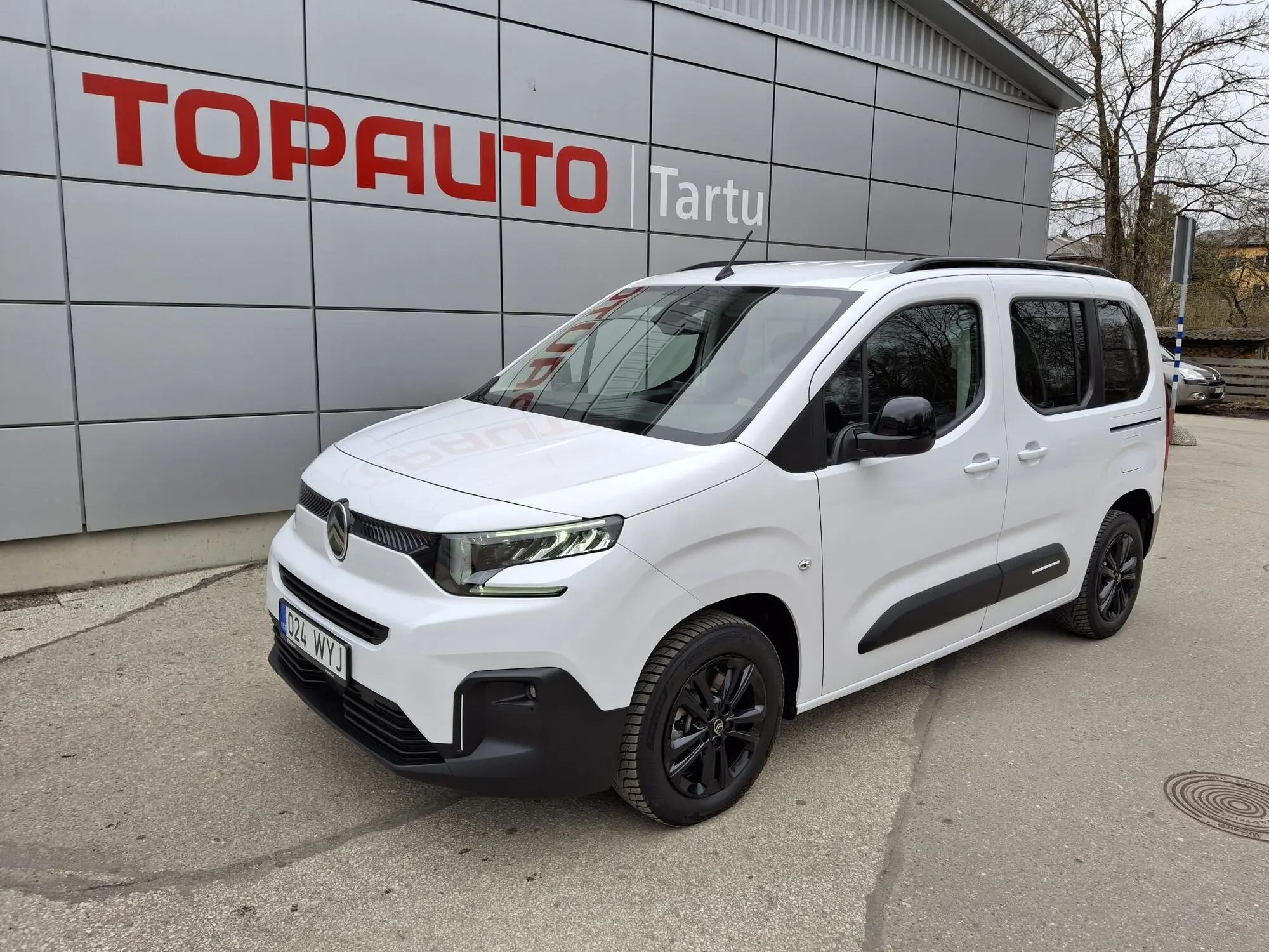 For sale new car Citroën Berlingo L1 SHINE BlueHDi 130 AT8 L1 SHINE BlueHDi 130 AT8, 2024, 30 km, 1.5, 96 kW, diesel, automatic, front-wheel drive, 024WYJ, VR7EBYHZXRJ682066