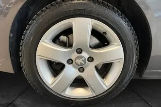 Peugeot 208, 1.2, 74 kW, bensiin, automaat, esivedu