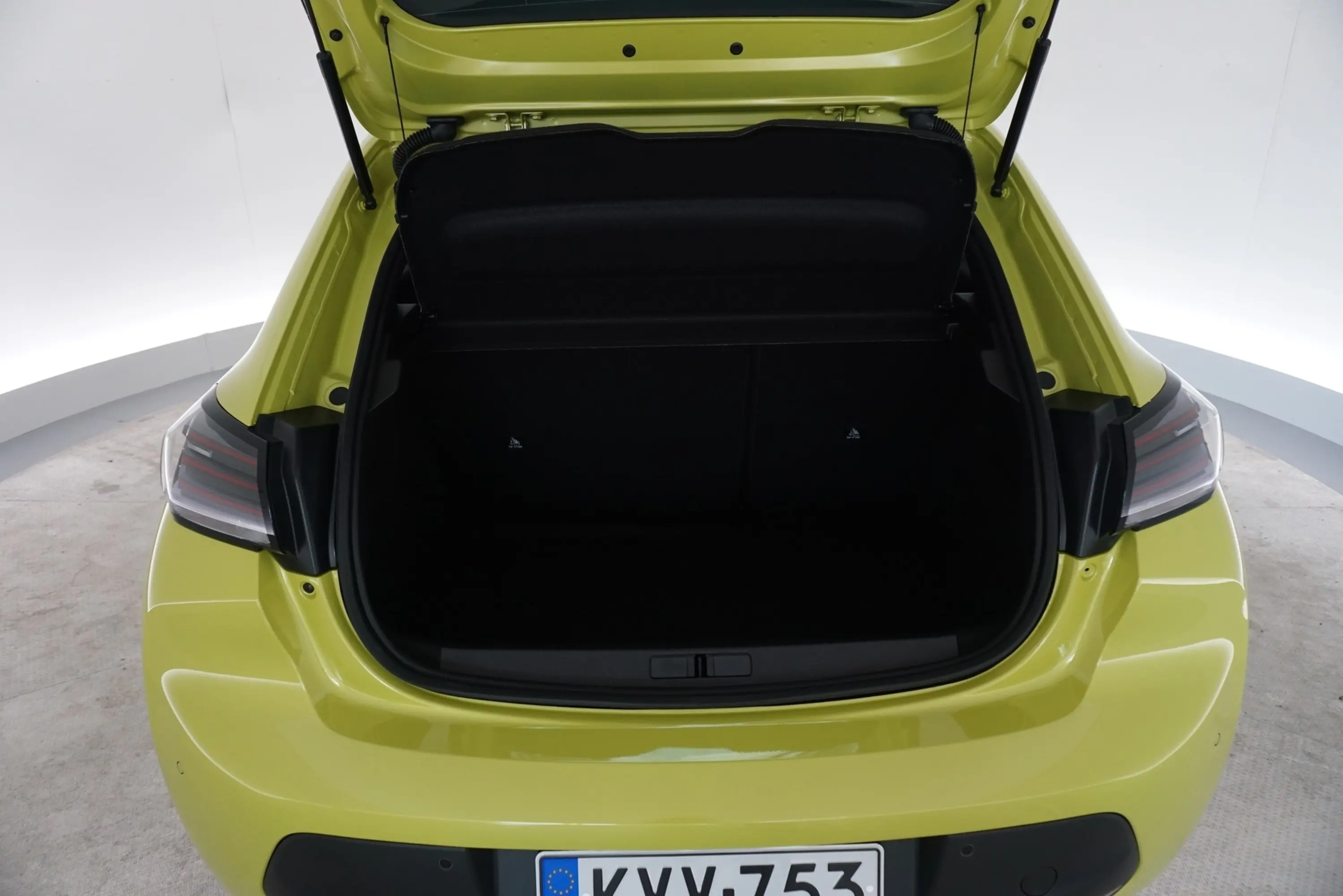 Peugeot 208, 1.2, 74 kW, hybrid, automatic, front-wheel drive
