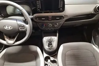 Hyundai i10, 1.0, 46 kW, бензин, механическая, передний привод