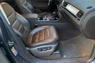 Volkswagen Touareg, 3.0, 180 kW, diesel, automatic, four-wheel drive