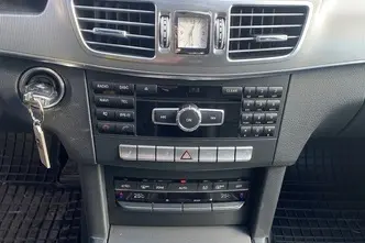 Mercedes-Benz E 220, 2.1, 125 kW, diesel, manual, rear-wheel drive