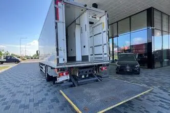 Mercedes-Benz Antos, 7.7, 220 kW, дизель, автомат, задний привод