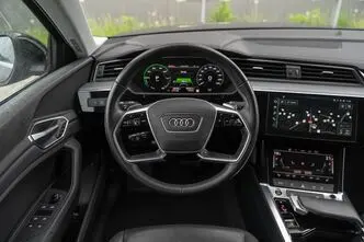 Audi e-tron, 300 kW, elekter, automaat, nelikvedu