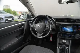 Toyota Corolla, 1.6, 97 kW, бензин, механическая, передний привод