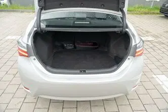 Toyota Corolla, 1.6, 97 kW, бензин, механическая, передний привод