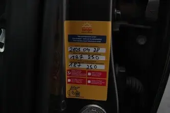 Mazda 3, 2.0, 132 kW, hübriid, automaat, esivedu